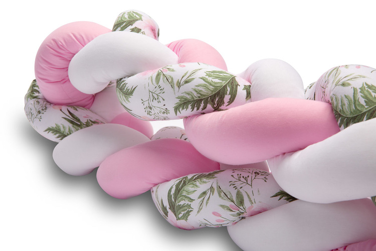 Aparatoare laterala pat bumper impletit, cu inchidere velcro, bumbac alb – roz – flori, 340 cm AMY