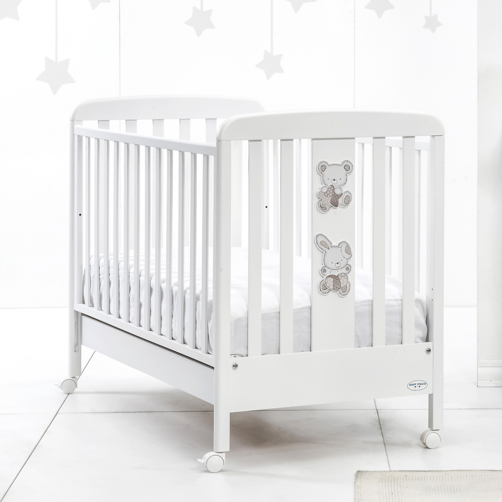 Patut bebe din lemn masiv, cu sertar, roti, laterale culisabile si inaltime reglabila a saltelei, max alb, 127×63 cm Baby Italia