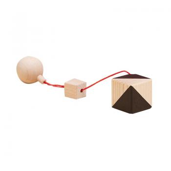 Jucarie din lemn corp geometric cub, natur-negru, pentru carusel / centru de activitati, Mobbli