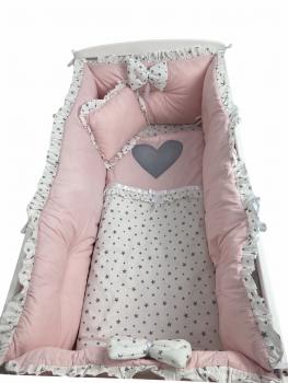 Lenjeria cu apărători super groase și inimioara gri roz pal - steluțe gri pe alb pat 120x60 cm