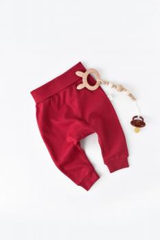 Pantaloni bebe unisex din bumbac organic rosu (marime: 6-9 luni)