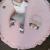 Saltea rotunda pentru joaca din spuma, catifea roz cu volanas, diametru 100 cm