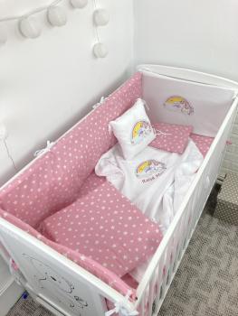 Lenjerie de patut bebelusi personalizata imprimata pat 120x60 cm steluțe pe roz unicorn cu curcubeu