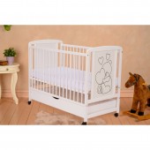 Patut din lemn, 120x60 cm, cu sertar, din lemn de pin si mdf, stabil si rezistent, inaltime saltea reglabila pe 3 nivele, laterala cu 3 bete detasabile, en716-1, en716-2, alb, qmini, timmi heart + saltea 8 cm