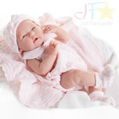 Bebelus nou nascut fetita cu trusou roz